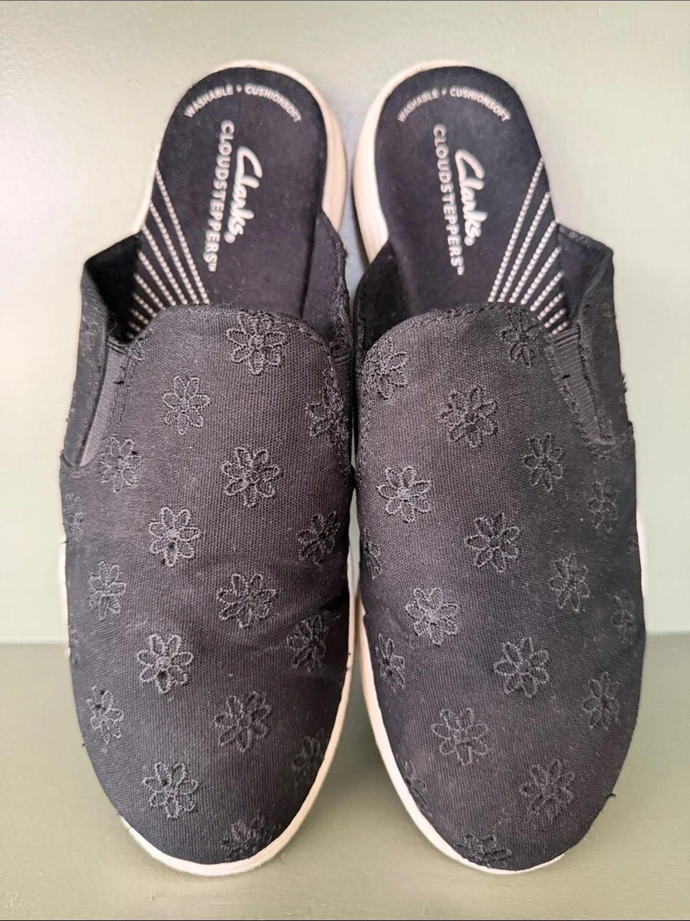 Clarks Cloudsteppers Women’s Black Embroidered Slip-on Mules - Size 8